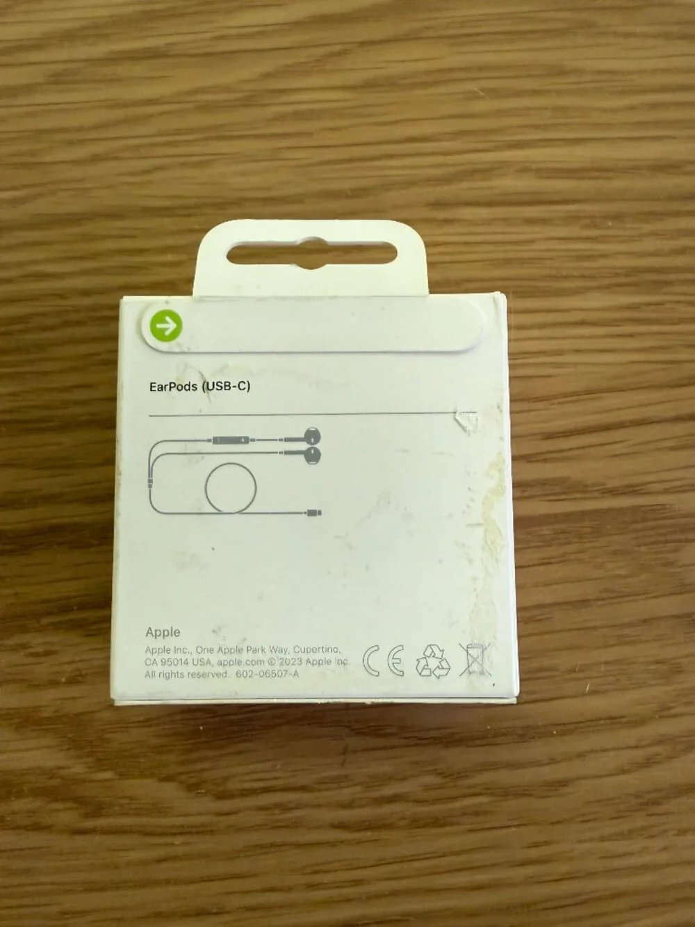 NEW - Apple EarPods USB-C Wired Headphones Earbuds MTJY3AM/A MYQ3AM/A